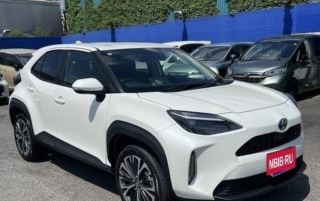 Toyota Yaris Cross, 2022 год, 1 670 000 рублей, 2 фотография