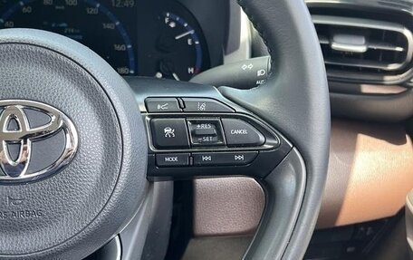 Toyota Yaris Cross, 2022 год, 1 670 000 рублей, 15 фотография