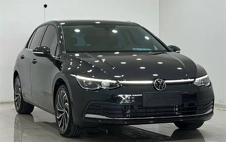 Volkswagen Golf VIII, 2022 год, 1 740 000 рублей, 2 фотография