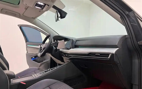 Volkswagen Golf VIII, 2022 год, 1 740 000 рублей, 9 фотография