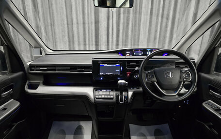 Honda Stepwgn IV, 2016 год, 1 749 000 рублей, 12 фотография