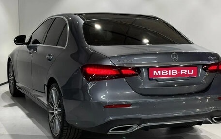 Mercedes-Benz E-Класс, 2023 год, 5 190 000 рублей, 4 фотография