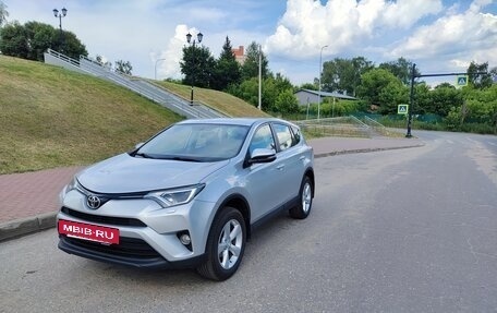 Toyota RAV4, 2017 год, 1 844 000 рублей, 2 фотография
