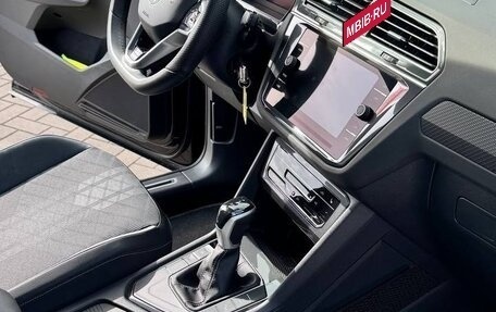 Volkswagen Tiguan II, 2023 год, 2 700 000 рублей, 7 фотография