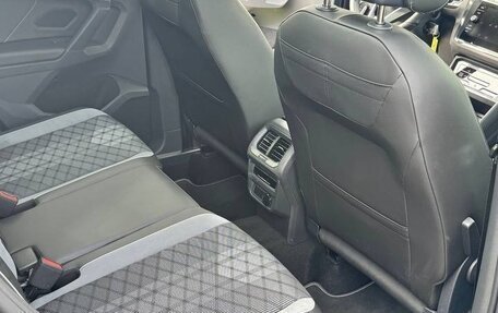 Volkswagen Tiguan II, 2023 год, 2 700 000 рублей, 15 фотография