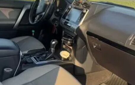 Toyota Land Cruiser Prado 150 рестайлинг 2, 2018 год, 4 100 000 рублей, 12 фотография