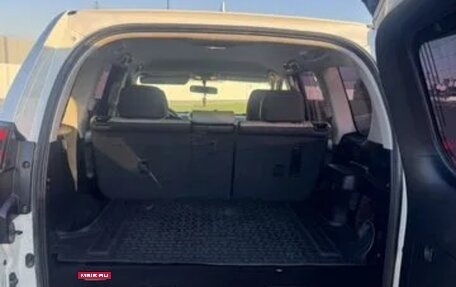 Toyota Land Cruiser Prado 150 рестайлинг 2, 2018 год, 4 100 000 рублей, 6 фотография