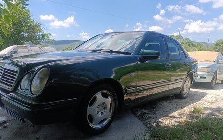 Mercedes-Benz E-Класс, 1997 год, 430 000 рублей, 4 фотография