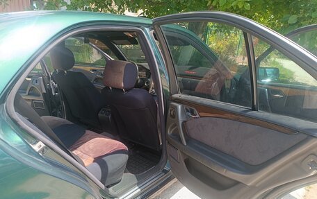 Mercedes-Benz E-Класс, 1997 год, 430 000 рублей, 6 фотография