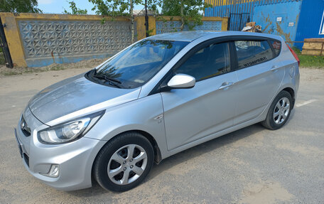 Hyundai Solaris II рестайлинг, 2012 год, 1 100 000 рублей, 2 фотография