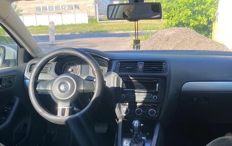 Volkswagen Jetta VI, 2012 год, 985 000 рублей, 14 фотография