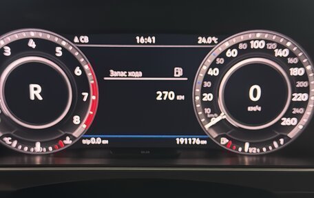 Volkswagen Tiguan II, 2018 год, 2 465 000 рублей, 14 фотография