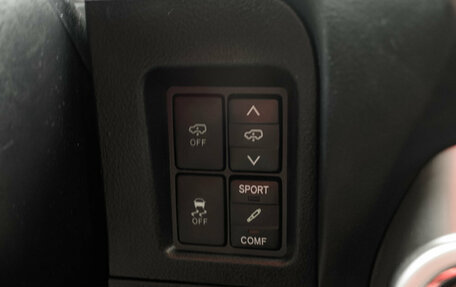 Toyota Land Cruiser Prado 150 рестайлинг 2, 2011 год, 3 320 000 рублей, 34 фотография