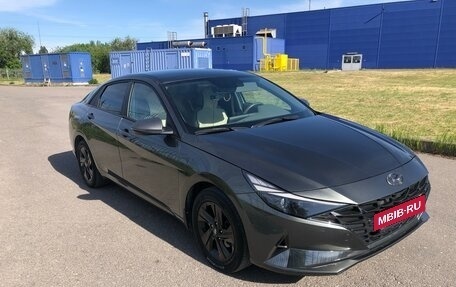 Hyundai Elantra, 2022 год, 2 100 000 рублей, 2 фотография