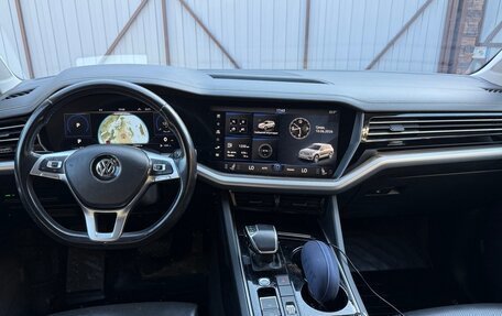 Volkswagen Touareg III, 2018 год, 3 200 000 рублей, 2 фотография