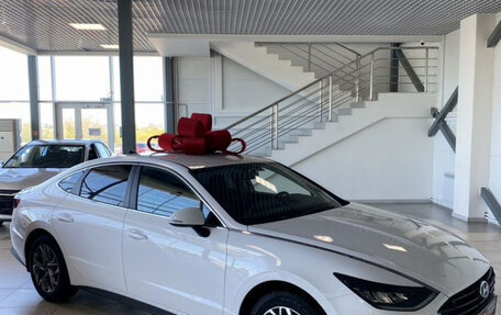 Hyundai Sonata VIII, 2021 год, 2 400 000 рублей, 2 фотография