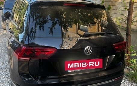 Volkswagen Tiguan II, 2018 год, 2 200 000 рублей, 3 фотография