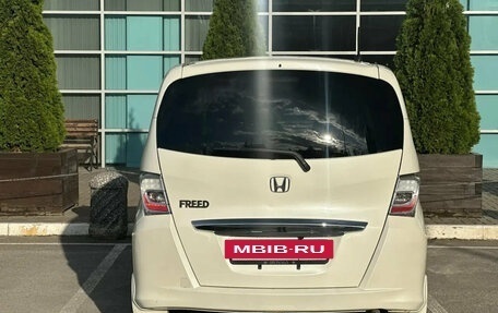 Honda Freed I, 2012 год, 1 075 000 рублей, 5 фотография