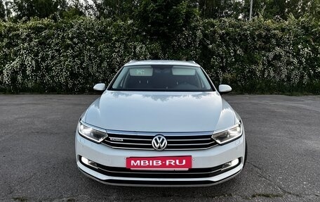 Volkswagen Passat B8 рестайлинг, 2015 год, 1 970 000 рублей, 2 фотография
