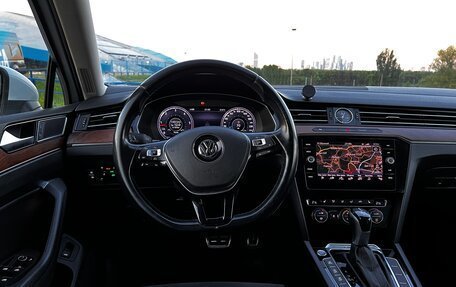Volkswagen Passat B8 рестайлинг, 2015 год, 1 970 000 рублей, 11 фотография