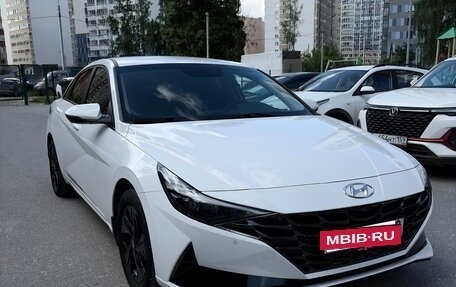 Hyundai Elantra, 2021 год, 2 175 000 рублей, 3 фотография