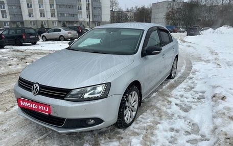 Volkswagen Jetta VI, 2014 год, 1 300 000 рублей, 2 фотография