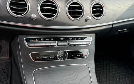 Mercedes-Benz E-Класс, 2019 год, 2 900 000 рублей, 24 фотография