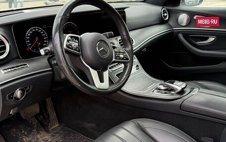 Mercedes-Benz E-Класс, 2019 год, 2 900 000 рублей, 20 фотография