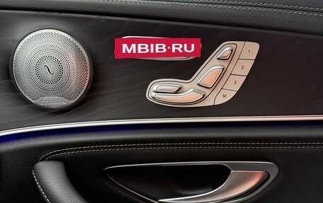 Mercedes-Benz E-Класс, 2019 год, 2 900 000 рублей, 28 фотография