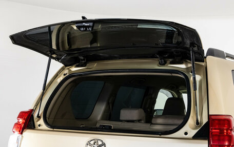 Toyota Land Cruiser Prado 150 рестайлинг 2, 2010 год, 2 199 000 рублей, 21 фотография