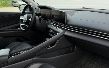 Hyundai Elantra, 2022 год, 2 290 000 рублей, 10 фотография