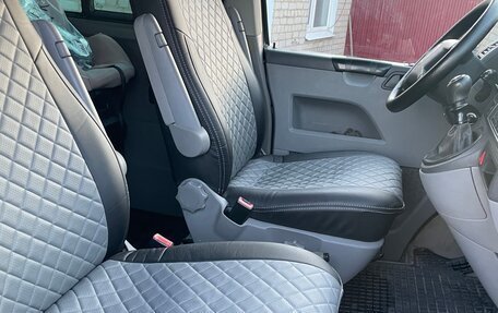 Volkswagen Caravelle T5, 2005 год, 840 000 рублей, 5 фотография