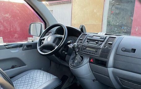 Volkswagen Caravelle T5, 2005 год, 840 000 рублей, 9 фотография