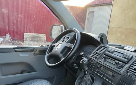 Volkswagen Caravelle T5, 2005 год, 840 000 рублей, 7 фотография