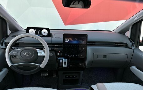 Hyundai Staria, 2023 год, 6 400 000 рублей, 8 фотография