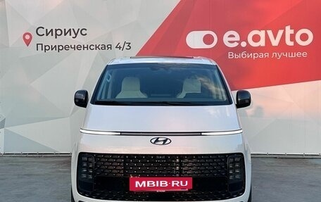 Hyundai Staria, 2023 год, 6 400 000 рублей, 2 фотография
