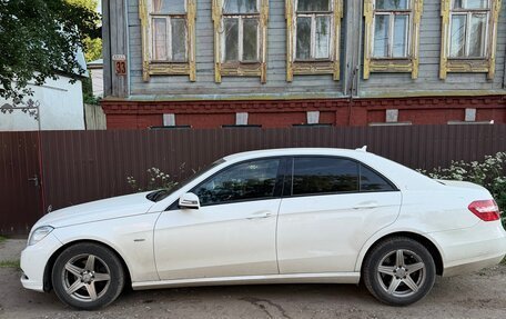 Mercedes-Benz E-Класс, 2010 год, 1 100 000 рублей, 3 фотография