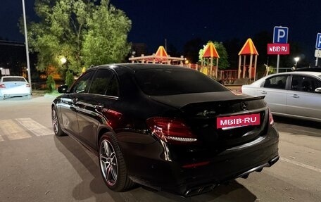 Mercedes-Benz E-Класс, 2019 год, 2 200 000 рублей, 4 фотография