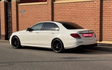 Mercedes-Benz E-Класс, 2016 год, 2 750 000 рублей, 3 фотография