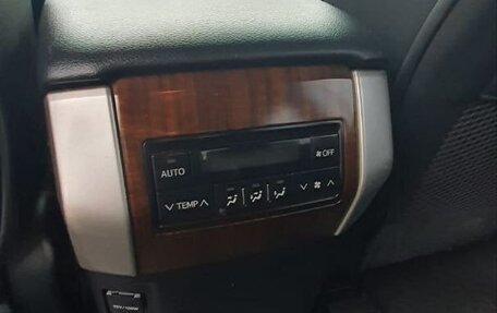 Toyota Land Cruiser Prado 150 рестайлинг 2, 2010 год, 2 300 000 рублей, 13 фотография
