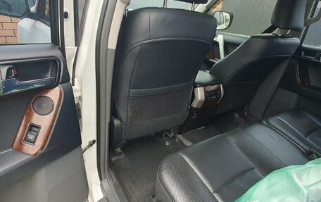 Toyota Land Cruiser Prado 150 рестайлинг 2, 2010 год, 2 300 000 рублей, 14 фотография