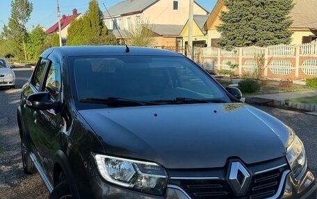 Renault Logan II, 2018 год, 950 000 рублей, 3 фотография