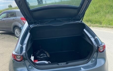 Mazda 3, 2019 год, 2 100 000 рублей, 11 фотография