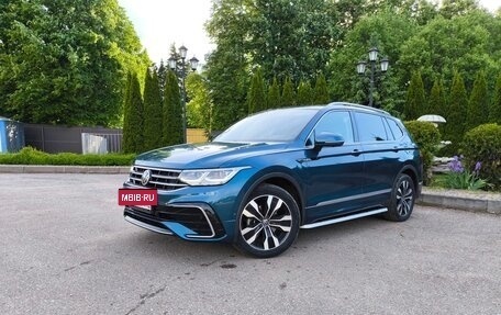 Volkswagen Tiguan II, 2021 год, 4 200 000 рублей, 2 фотография