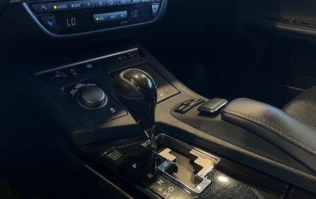 Lexus ES VII, 2014 год, 2 340 000 рублей, 31 фотография