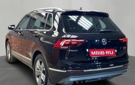 Volkswagen Tiguan II, 2017 год, 2 470 000 рублей, 2 фотография