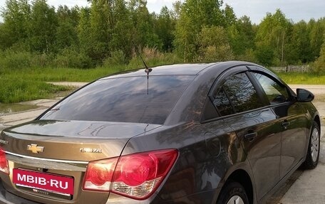 Chevrolet Cruze II, 2011 год, 700 000 рублей, 3 фотография