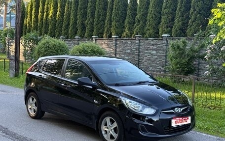 Hyundai Solaris II рестайлинг, 2012 год, 560 000 рублей, 1 фотография