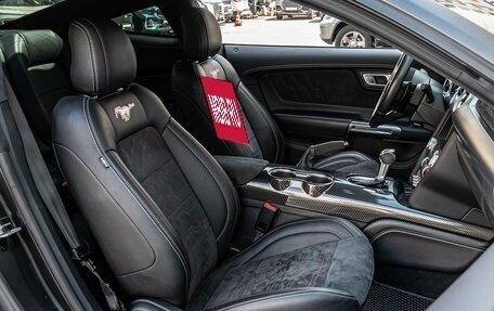 Ford Mustang VI рестайлинг, 2020 год, 5 800 000 рублей, 10 фотография