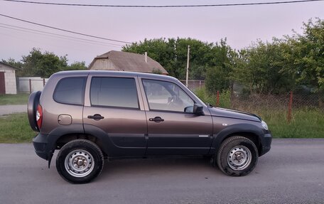 Chevrolet Niva I рестайлинг, 2013 год, 460 000 рублей, 3 фотография